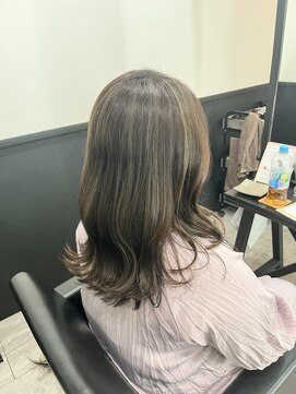デューヘアー(due hair) 派手すぎないナチュラルハイライトカラー