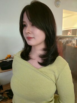 セットもワンカールで簡単！ 重めのレイヤースタイル 前髪なし