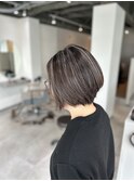 ダメージを最小限に抑えた白髪ぼかしハイライト
