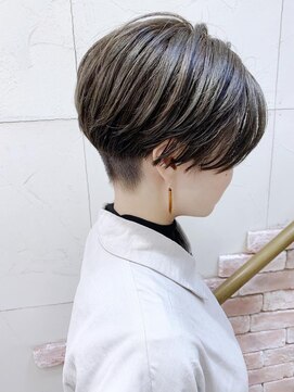 モリオ フロム ロンドン 成増店 【morio成増】刈り上げフレンチショート＆ハイライトカラー