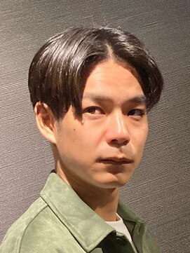 ビーダンディー(Bee dandy) マッシュショート ツーブロック トランクスセンターパート