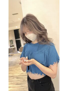 アンダーバーホワイト(_WHITE) 細めハイライト×ミルクティーベージュ