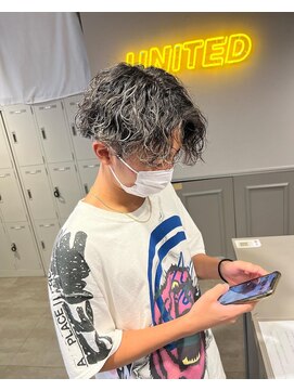 キャンディ 横浜(CANDY) センターパート/メッシュ/波巻きパーマ【岸本泰芽指名】