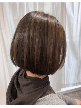 ツムグ 代官山店(TUMUGU) 小顔ショートボブ丸みショート×パープルブラック白髪ぼかし