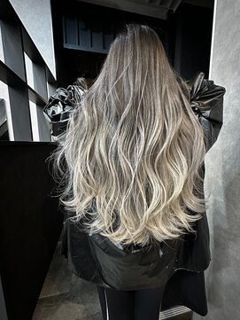 ルーツ(Roots) 外国人風バレイヤージュ/ケアブリーチ/ホワイティアッシュ