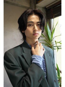 キュー(Cue_) 無造作ウルフセンターパート×メンズパーマ