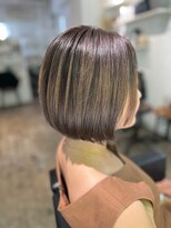 ツムグ 代官山店(TUMUGU) ショートボブショートカットショートヘアボブヘア白髪ぼかしボブ