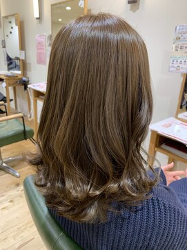 美容室 アイディー i-dee ブリーチなしミルクティーグレージュ