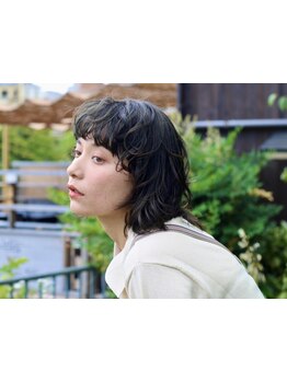 透明感と自然な動きのある、ナチュラルな美しいパーマスタイルで魅力がアップ[京都/河原町/脱白髪染め]