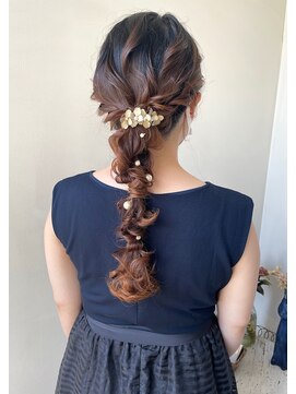 ホワイトルーム(White Room) 編みおろしヘア