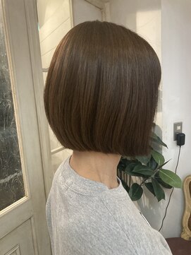 アミュレ(Amule) 重めボブ切りっぱなしフェミニンオリーブブラウンで柔らかボブ