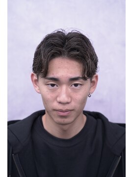 クロムトウキョウ ザ バーバー ネオン 新宿店(CHROM TOKYO the Barber ne/on) センターパート×ニュアンスパーマ