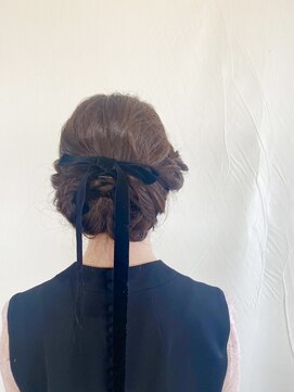 ジュリア(Giulia) 結婚式ヘアメイクにリボンシニオンスタイルが可愛い♪