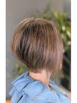 ジールヘアー(GIIL HAIR) 前下がりショートスタイル