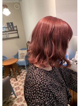 ヨナサン(Yona Saint) ピンクカラー。