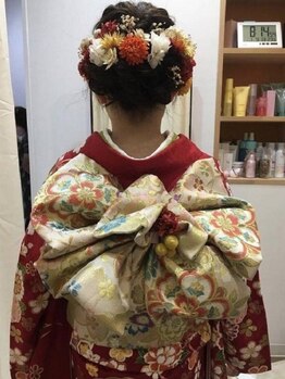 〈ヘアセットが1日崩れない＆着崩れもなし◎〉本格派の着付けとヘアセットで、褒められること間違いなし！