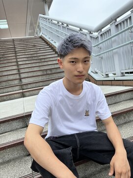 アイズ 海老名(AIZU) スウィングアップバング　トリプルカラー　シルバー短髪フェード