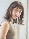 顔周りレイヤーカットくびれヘアミルクティーベージュカラー