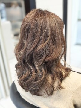 ヘアースタジオ ジェイワン(hair studio J ONE) 30代40代50代60代　透明感ベージュ　ブリーチオン　脱白髪染め