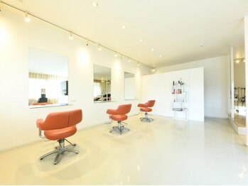 サカマキ アーティステラの写真/《上質空間で理想をカタチに》丁寧な接客と高い技術力で、大人女性の魅力を引き出す上品なstyleをご提案◇