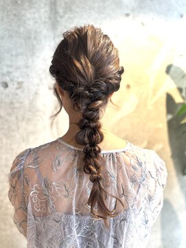 コティ(Kotii) 大人かわいい編みおろしヘアアレンジ