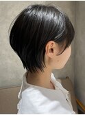 ショートカット　耳掛けショート　暗髪ショート