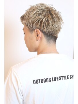 ネス(ness) [RIMMA]ベージュブロンドショート/ツートンカラー/刈り上げ