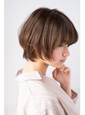 大人可愛い 小顔 前下がりショートボブ