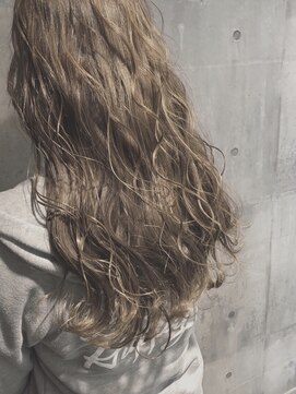 ホワイト 伊勢崎(WHITE) WHITE人気の外国人風ハイライト×グレージュカラー【伊勢崎】