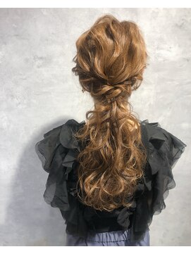 ルナ(Luna) 上品×ポニーテール