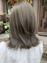 ヘアーデザイン ポポラリタ(Hair Design Popolarita) オリーブグレージュミディ