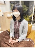 ミディアムレイヤー。暗髪。