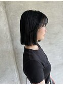 ツヤブラック＋顔まわりのあるボブ