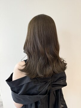 ユーフォリア 青山(Euphoria) オリーブベージュ透明感カラー外ハネくびれヘア/担当yuki