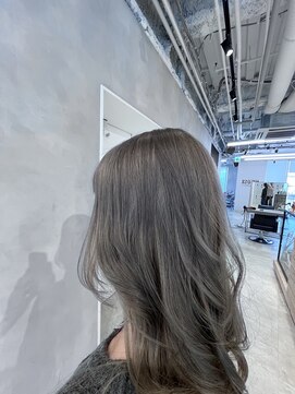 エイトセカンド 新宿三丁目店(EIGHT second) グレージュ