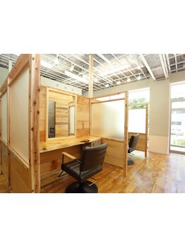 上質な空間と施術が堪能できるプライベートサロン。一人ひとりに真摯に向き合う接客が定評。