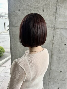 ジゼル 前橋(Giselle) 艶感たっぷりピンクベージュ×コンパクトボブ