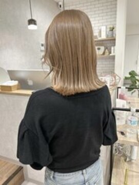 アンビシャス 東大和店(ambitious) ケアブリーチダブルカラーミルクティーベージュボブ