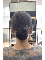 コティ(Kotii) 【ヘアアレンジ】上品なタイトシニヨンでお呼ばれヘア