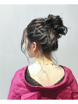 コンパス(COMPASS) おだんごヘアアレンジ