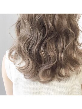 アニータバイガネイシャ(Aujua anita by ganesha) #ゆるふわ巻き#フォギーベージュ#髪質改善#長浜#ブリーチ