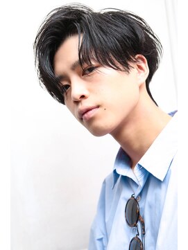 ルックグッドストア(LOOK GOOD STORE) センターパート 韓国マッシュ 刈り上げ ニュアンスパーマ 元町