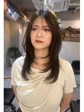 ブルーメ(Blume...) ハッシュカット/レイヤーカット/オリーブカラー