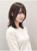 顔まわりレイヤー×柔らかくびれミディウルフ×モカベージュ