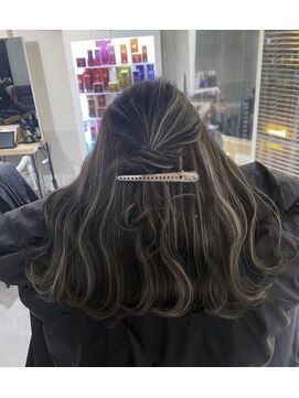 ピヨン 心斎橋(piLLon) 3Dハイライトカラー☆ハーフアップ