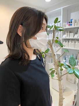 エンリッチヘア(enrich hair) ミディアムレイヤー　くびれヘア　オリーブベージュ