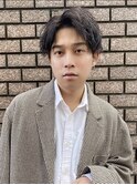 ツイストスパイラルパーマセンターパートコムドットツーブロック