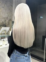 ソル ジングウマエ(SOL JINGUMAE)&nbsp;ハイトーンカラー顔周りレイヤーカットデザインカラーベージュ