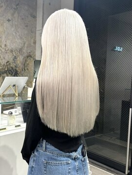 ソル ジングウマエ(SOL JINGUMAE) ハイトーンカラー顔周りレイヤーカットデザインカラーベージュ