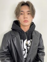 センターパート　スパイラルパーマ　ブリーチ